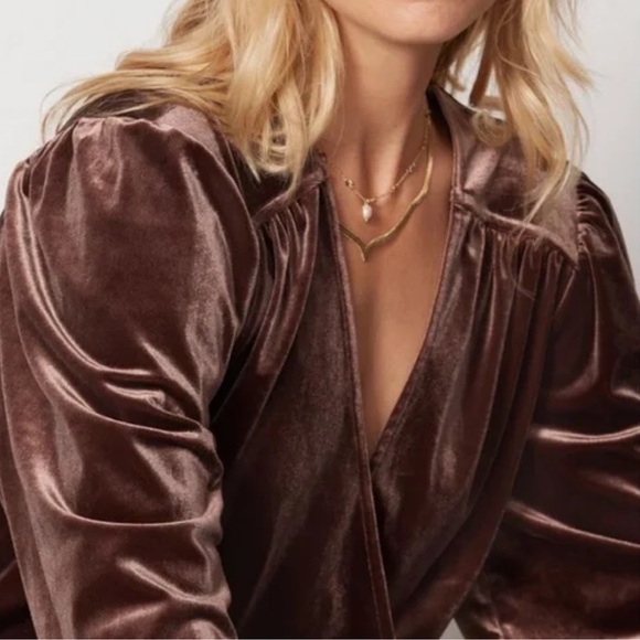 Evereve Kenna Velour Wrap Sable Top Size Medium - Picture 4 of 16